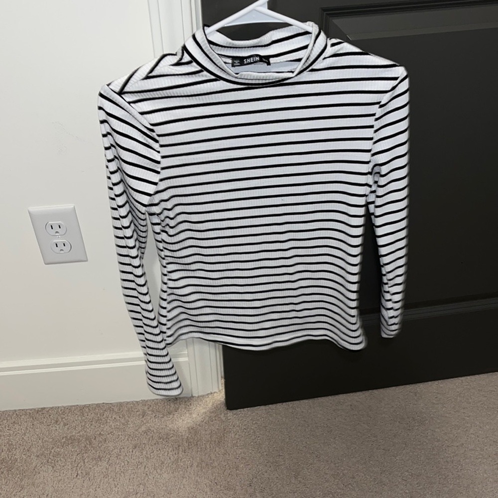 Black and white long sleeve